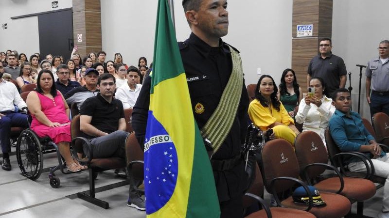 Foto 5 da matéria: Nice Condaque agradece homenagens da PM