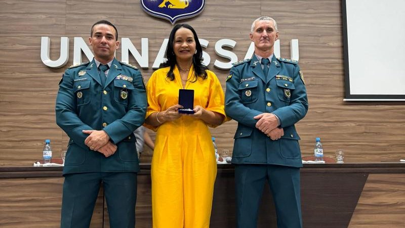 Foto 4 da matéria: Nice Condaque agradece homenagens da PM