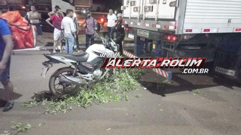 Delivery bate em traseira de carreta em Rolim de Moura