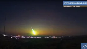 Passagem de meteoro clareia céu e “noite vira dia” no Nordeste; veja vídeo