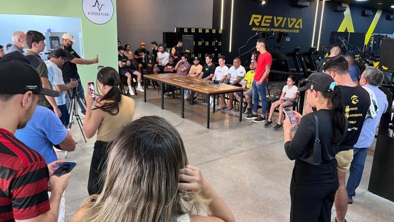 Foto 1 da matéria: Atacante Walter é apresentado ao Rolim de Moura Esporte Clube