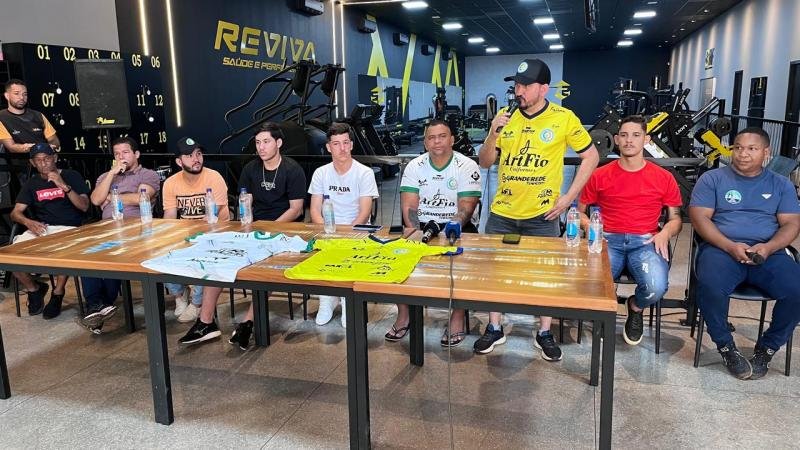 Foto 2 da matéria: Atacante Walter é apresentado ao Rolim de Moura Esporte Clube