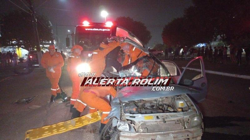 Foto 4 da matéria: Atualização: Passageira fica em estado crítico após colisão com Hilux em Rolim de Moura; motorista da caminhonete estava embriagado