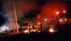 Carro capota e pega fogo na RO-471 em Cacoal