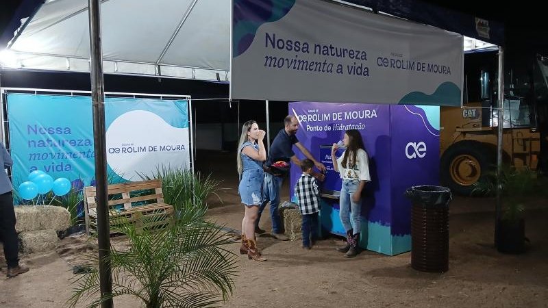 Foto 1 da matéria: Expoagro conta com ponto de hidratação gratuito oferecido pela Águas de Rolim de Moura