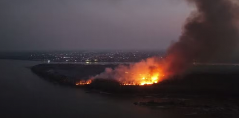 Incêndio em Guajará-Mirim — Foto: Leonardo Mendes
