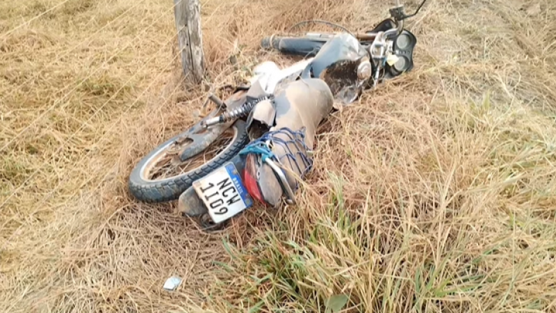 Foto 1 da matéria: Jovem de 20 anos morre em colisão com cerca na Linha 07 em Cacoal