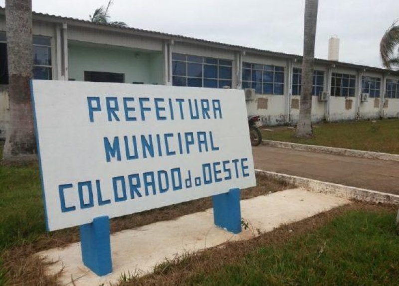 Justiça condena servidora que manipulava folha de pagamento para enriquecer ilicitamente junto com sua mãe em Colorado