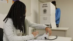 Mulheres são maioria do eleitorado brasileiro, diz TSE