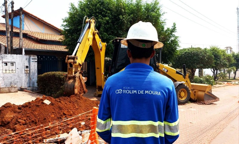 Obras de esgotamento sanitário avançam em Rolim de Moura