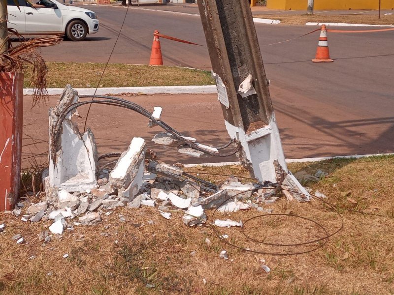 Rolim de Moura: Condutor embriagado de caminhão é levado à UNISP após colisão com poste