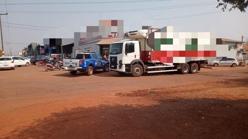 Foto 3 da matéria: Rolim de Moura: Condutor embriagado de caminhão é levado à UNISP após colisão com poste