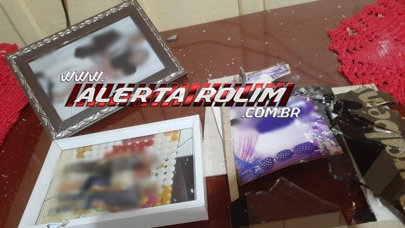 Foto 4 da matéria: Casa no bairro Jardim Tropical é alvo de tiros durante pela madrugada, em Rolim de Moura