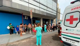 Funcionários e pacientes são retirados às pressas de hospital após...