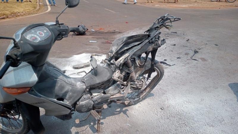 Foto 6 da matéria: Jovem morre após colisão entre moto e caminhão, em Rolim de Moura