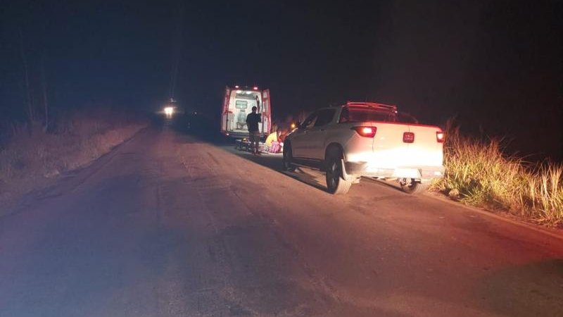 Foto 2 da matéria: Rolim: Idoso é socorrido em estado grave após ser atingido por carro na RO-383 saída para Santa Luzia
