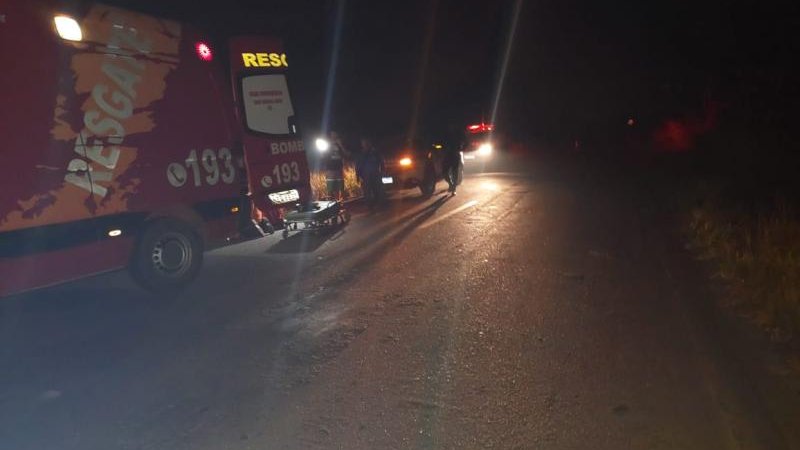 Foto 3 da matéria: Rolim: Idoso é socorrido em estado grave após ser atingido por carro na RO-383 saída para Santa Luzia