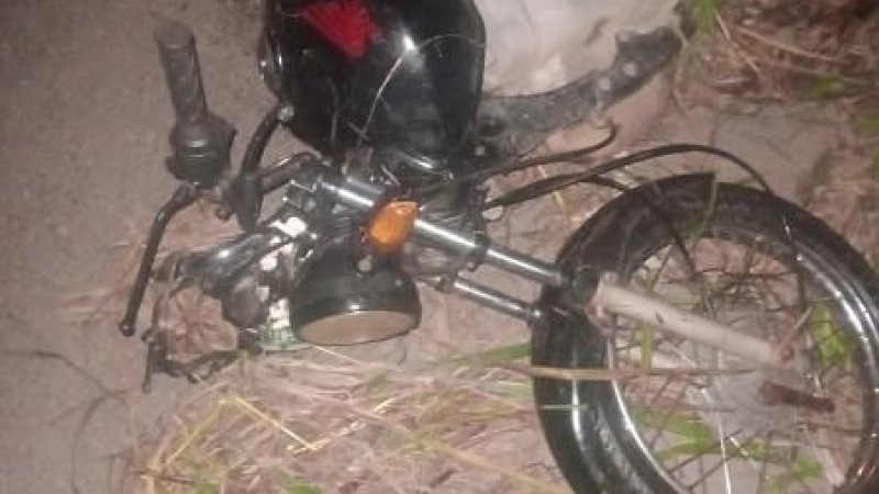 Foto 2 da matéria: Carro colide em moto na BR-364 entre Jaru e Ouro Preto, capota, e deixa duas vítimas em estado grave