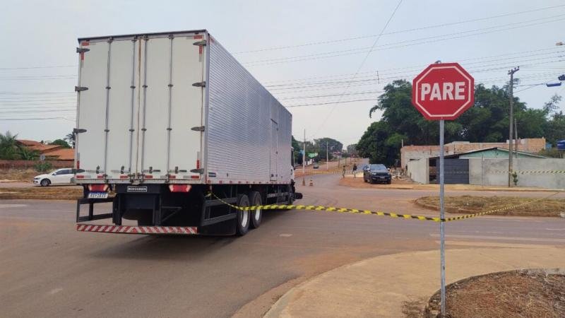 Foto 2 da matéria: Morador de Alto Alegre dos Parecis morre após ter moto atingida por caminhão baú nesta manhã, em Rolim de Moura