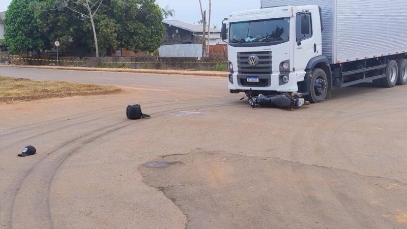 Foto 5 da matéria: Morador de Alto Alegre dos Parecis morre após ter moto atingida por caminhão baú nesta manhã, em Rolim de Moura