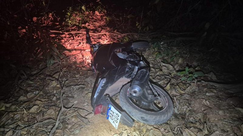 Foto 2 da matéria: Motocicleta furtada em Santa Luzia é recuperada pela PM na região de Nova Brasilândia e mais duas motos e três menores são apreendidos