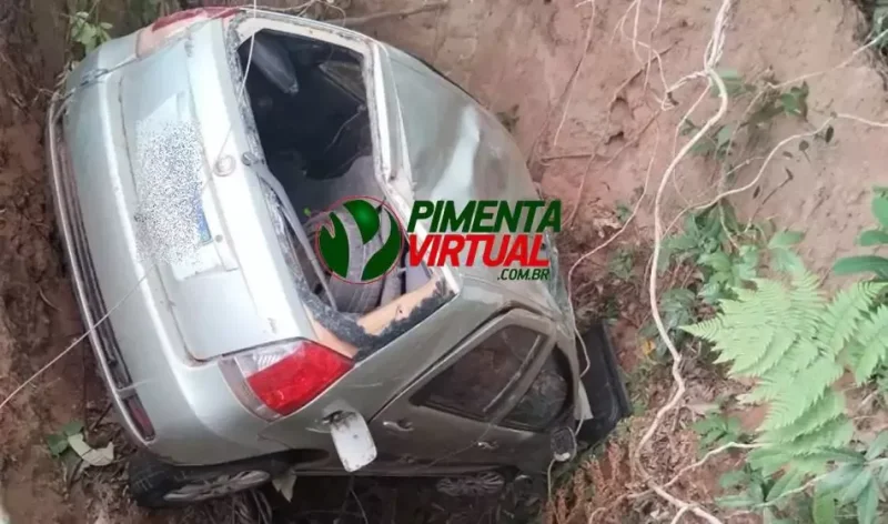 Pneu carro estoura e causa acidente na RO-494 em Primavera de Rondônia
