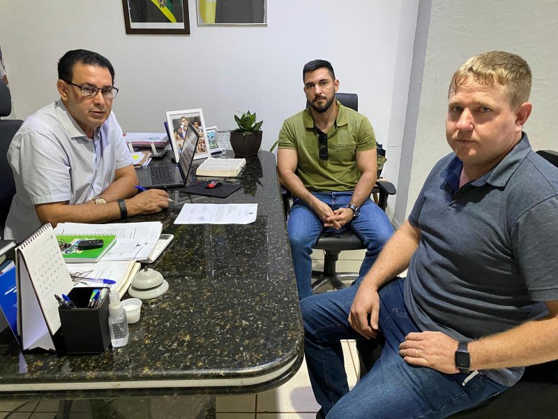 Prefeitura de Rolim de Moura assina ordem de serviço para construção de Muro no Pátio da SEMOSP