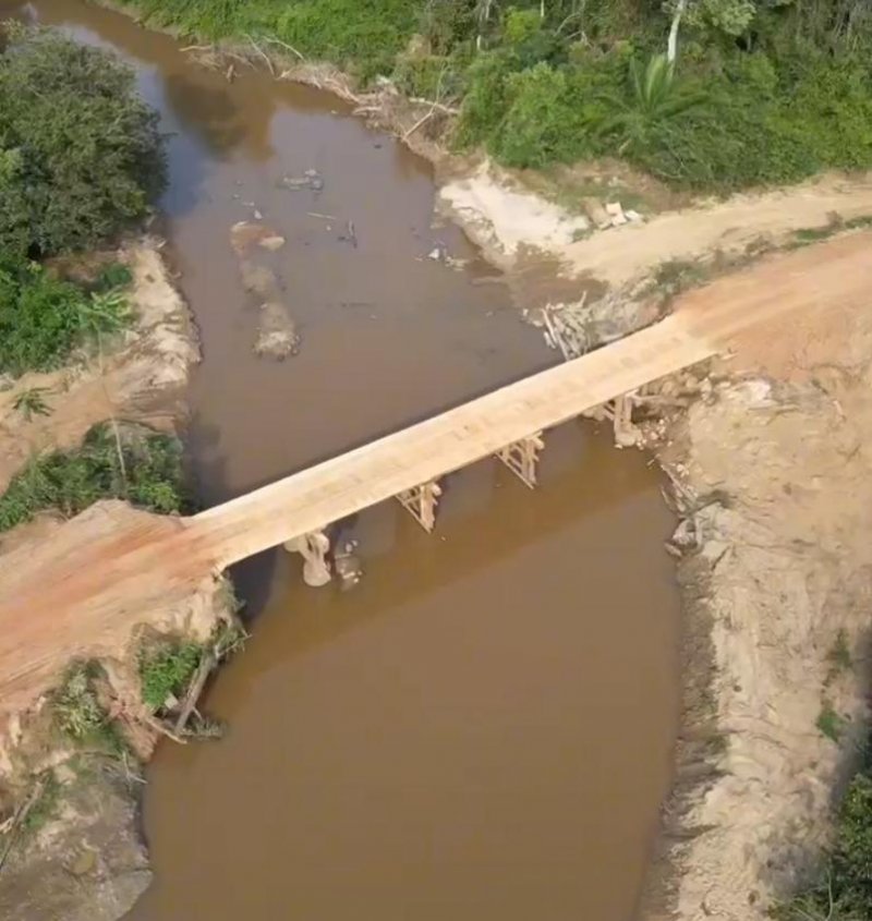 Prefeitura de Rolim de Moura revitaliza ponte entre as linhas 192 e 196