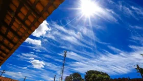 Tempo quente e ensolarado predomina em Rondônia neste sábado