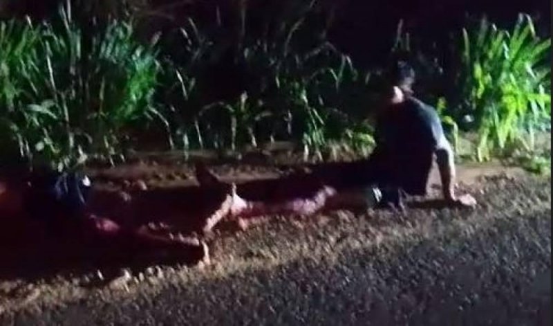 Venezuelano enfurecido com 'quadrisal' da esposa ataca compatriotas a golpes de facão e vídeo viraliza no WhatsApp, em Chupinguaia