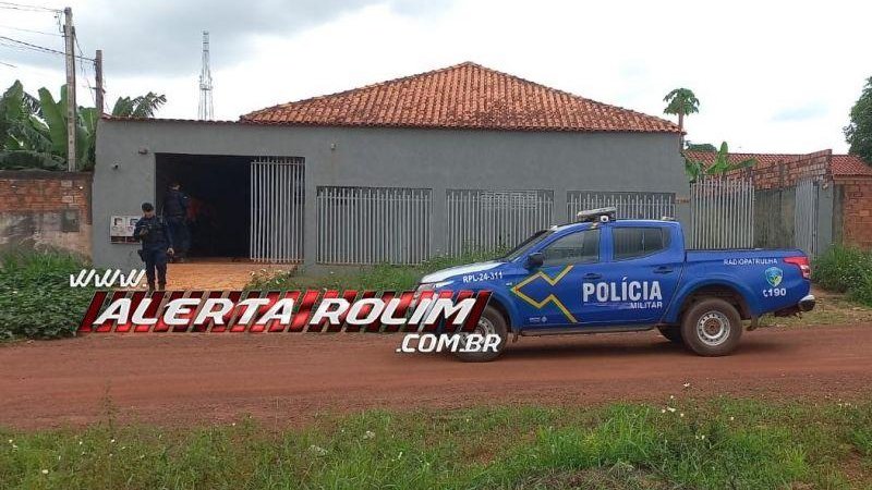 Foto 1 da matéria: Identificada mulher que foi degolada em residência de Rolim de Moura; vítima foi transferida para o HEURO