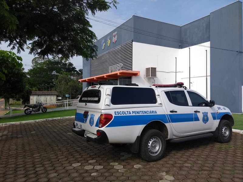 Em Ouro Preto (RO), PM prende homem no momento que ele tentava matar mulher a facadas