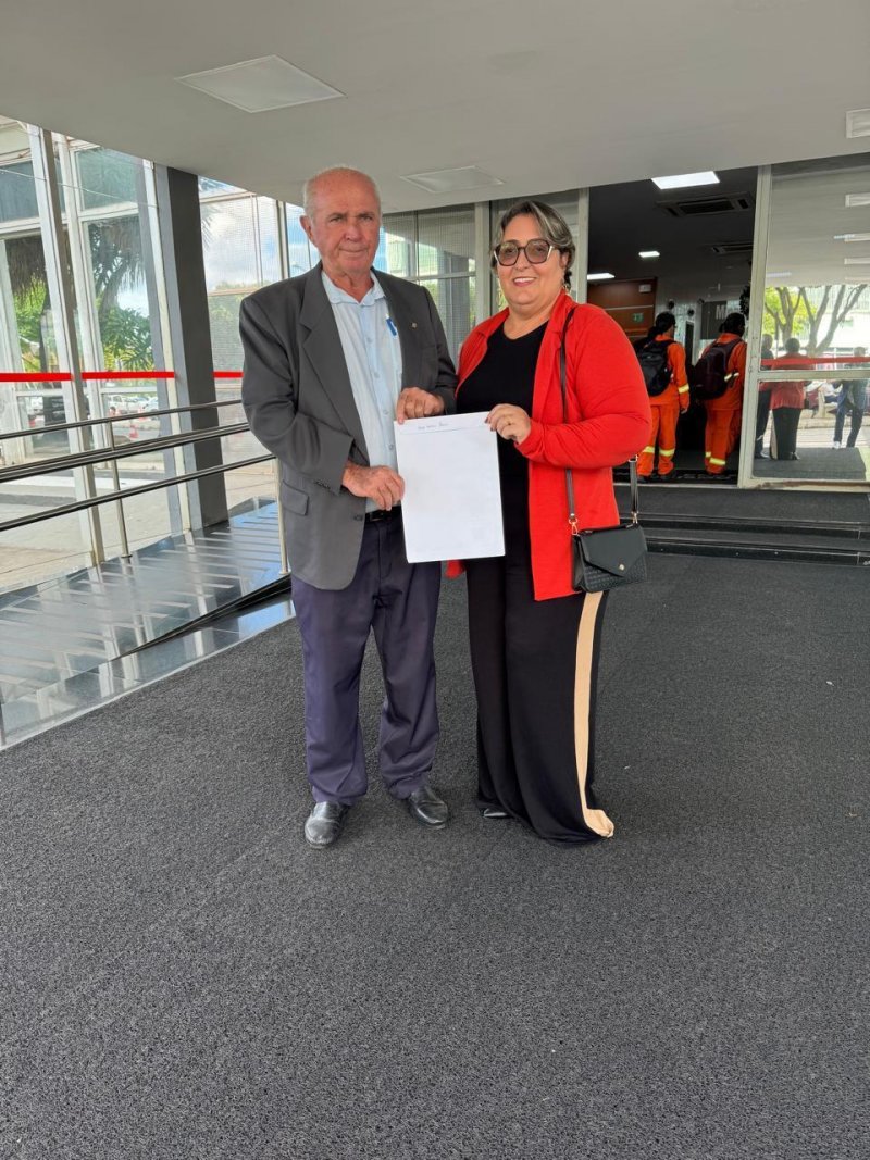 Em reunião com deputado Lebrão, Janete Lins protocola pedido de novo ônibus para a saúde de Rolim de Moura