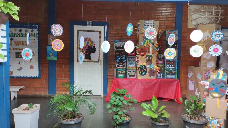 Foto 8 da matéria: Escola Valdecir Sgarbi Filho realiza Exposição do projeto “O Despertar da Consciência: Conhecendo a História e a Cultura Afro-brasileira