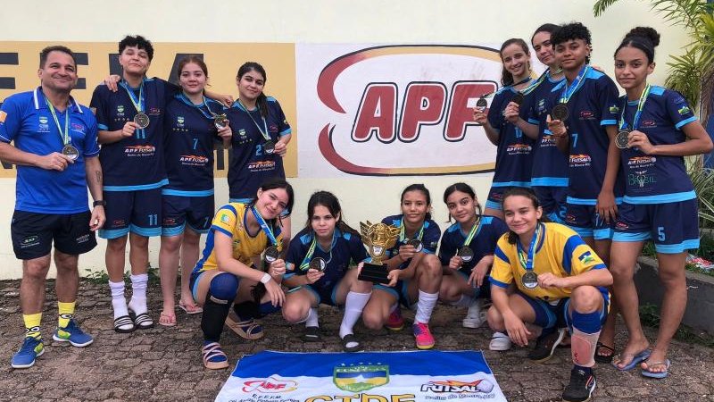 Foto 2 da matéria: Futsal do CTDE da Escola Aluízio Pinheiro de Rolim de Moura é bicampeão estadual da FEERO