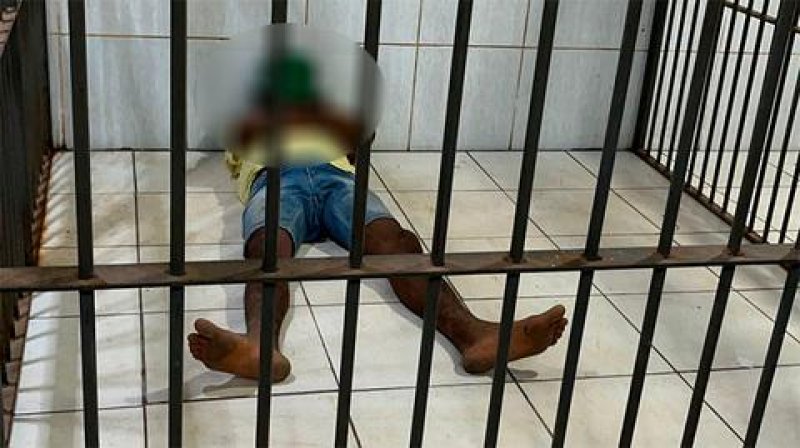Homem é preso após agredir travesti violentamente