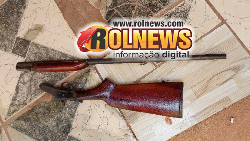 Foto 1 da matéria: Mulher é presa portando espingarda em uma Pousada, em Rolim de Moura