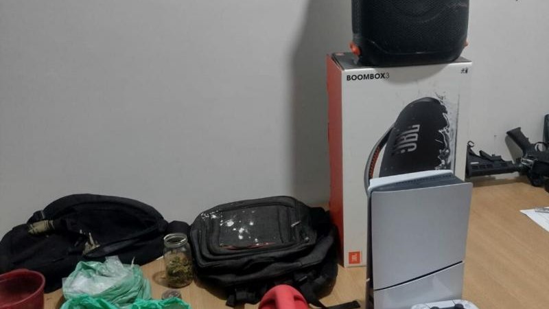 Foto 3 da matéria: Operação da PM em Rolim de Moura resulta na prisão de 10 suspeitos, recuperação de produtos furtados e motocicleta roubada