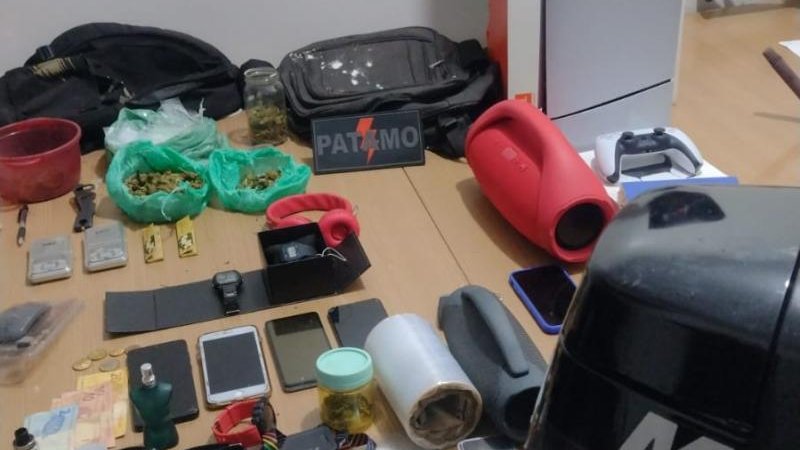 Foto 1 da matéria: Operação da PM em Rolim de Moura resulta na prisão de 10 suspeitos, recuperação de produtos furtados e motocicleta roubada