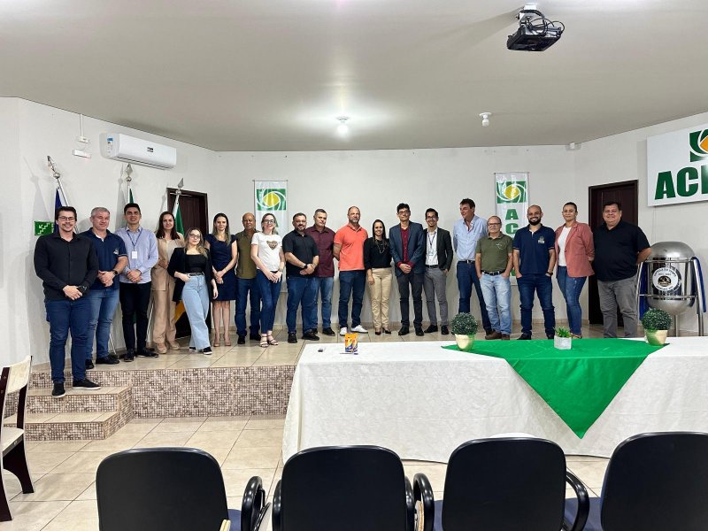 Prefeito e secretários de Rolim de Moura se reúnem com técnicos do Tribunal de Contas para orientações na transição de governo