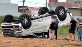 Prejuízo: Homem pega Dodge Ram emprestada e capota no MT