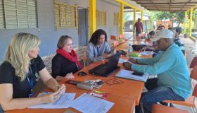 Produtores do Lote 58 no distrito de Urucumacuã, em Pimenta Bueno, são...