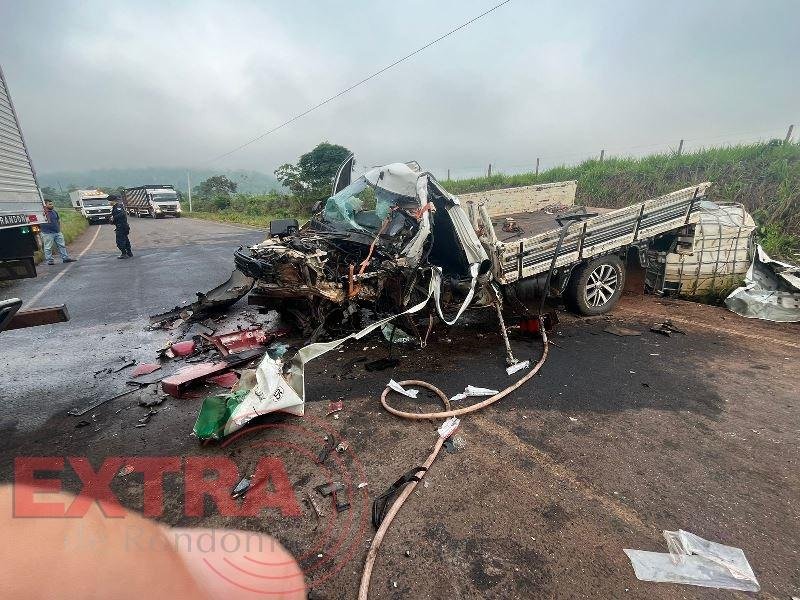 VÍDEO: motorista morre em colisão entre caminhonete e carreta próximo a Chupinguaia