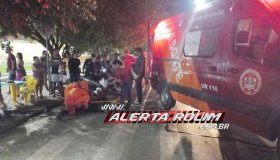 Criança é socorrida com fratura na perna após ser atingida por moto enquanto...