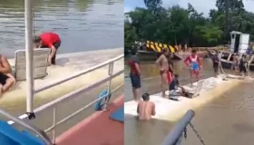 Vídeo: ônibus cai de balsa durante travessia no Pará
