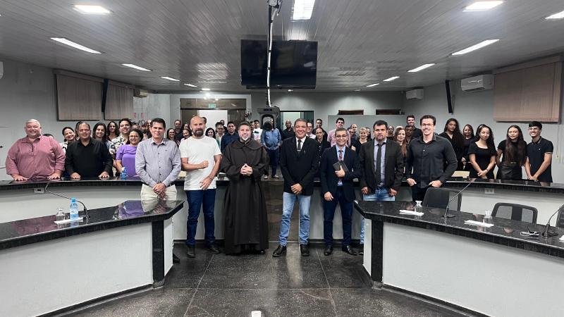 Foto 9 da matéria: Câmara Municipal de Rolim de Moura realiza sessão solene em homenagem ao Dia da Bíblia