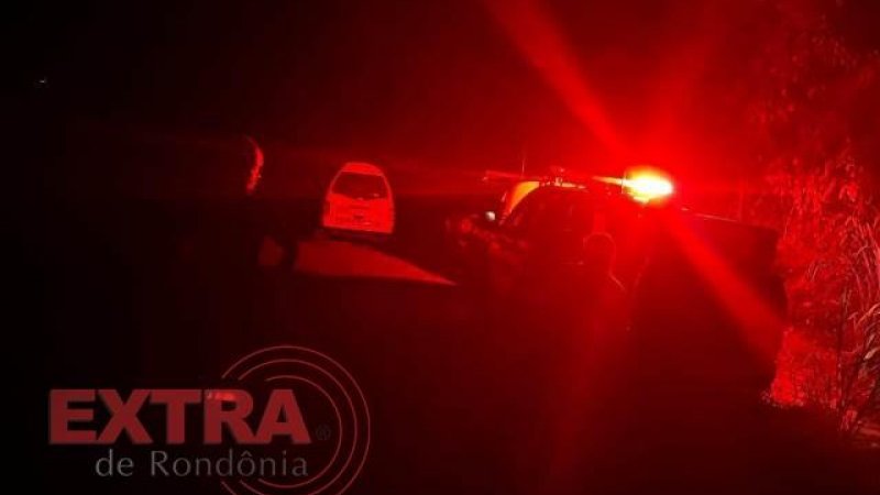 Foto 1 da matéria: Com calça e cueca arriadas, homem é encontrado morto com tiro na cabeça em Colorado
