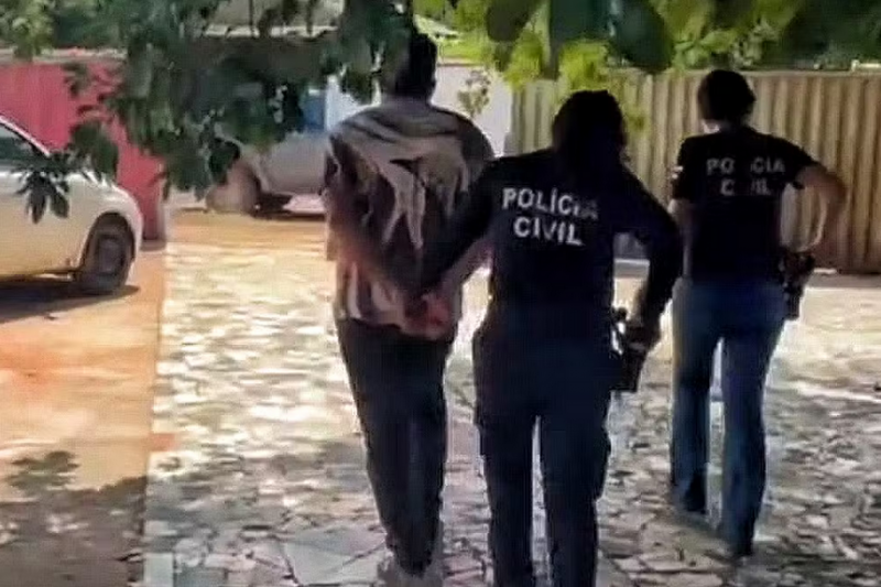 Prisão do suspeito de envolvimento no esquema de roubos de veículos — Foto: Reprodução Polícia Civil