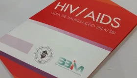 Geriatra chama atenção para aumento de casos de HIV em idosos