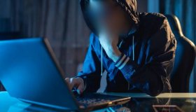Hacker com acesso às redes sociais da esposa é preso por violência...